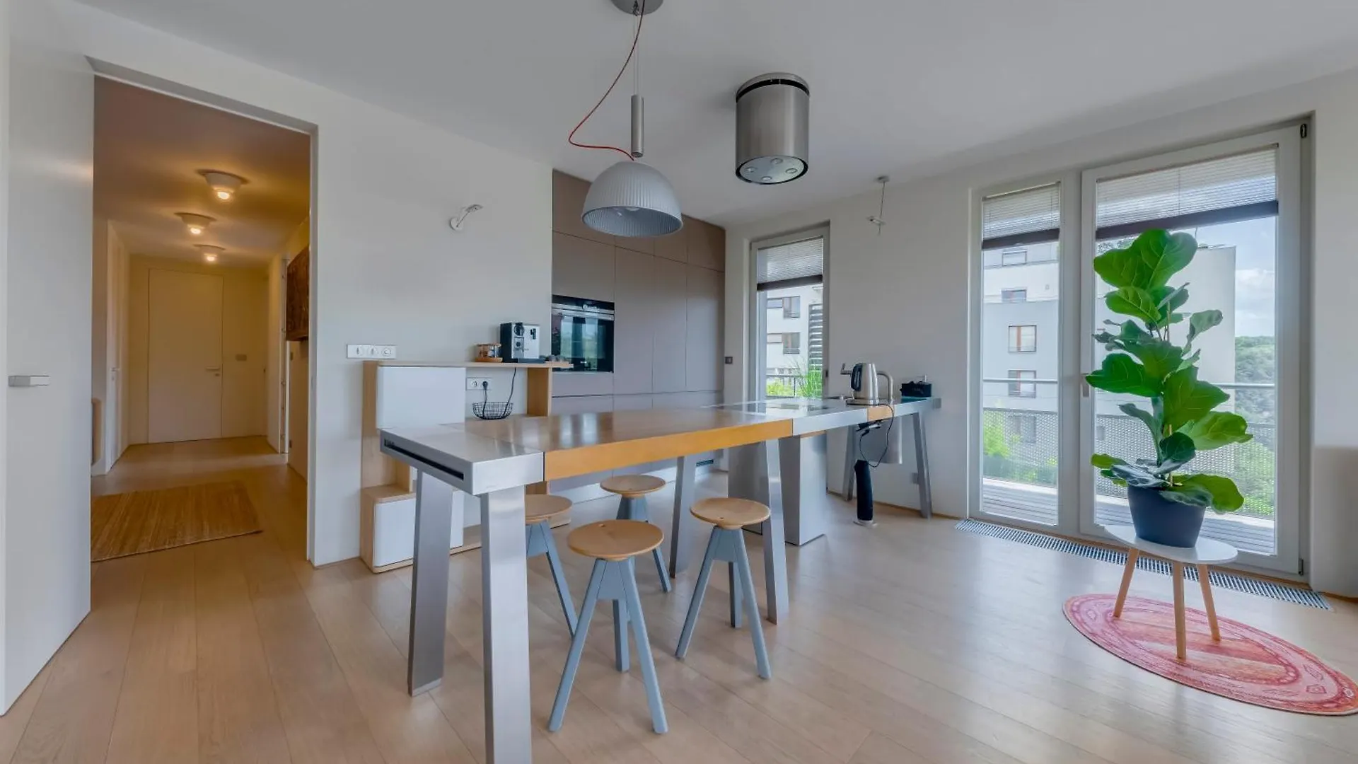 Apartament Moderni Byt S Terasou, 2 Loznice, Parkovani V Cene, Blizko Metra, 15 Min Do Centra Praga
