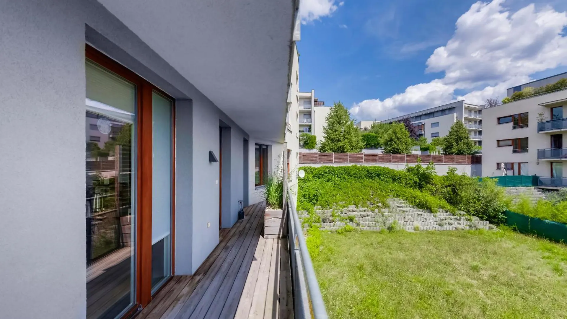 Moderni Byt S Terasou, 2 Loznice, Parkovani V Cene, Blizko Metra, 15 Min Do Centra Praga Apartament