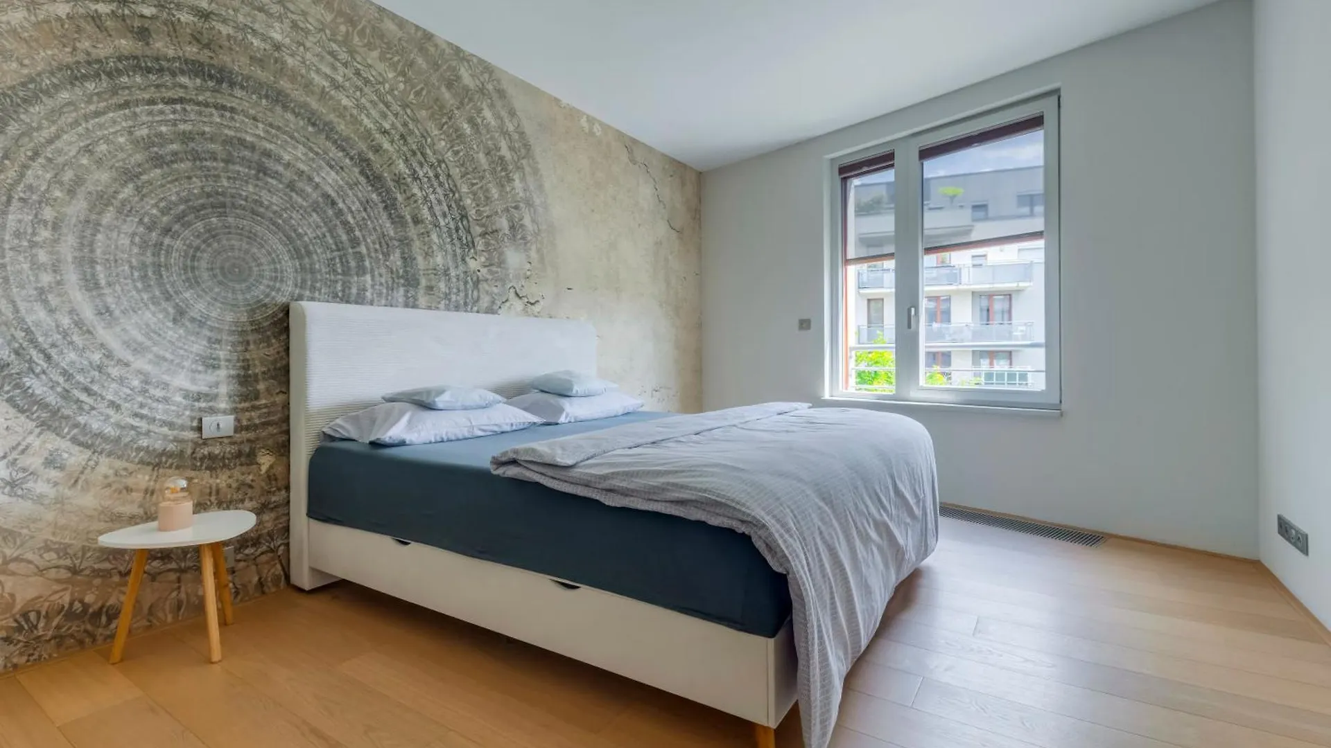 Apartament Moderni Byt S Terasou, 2 Loznice, Parkovani V Cene, Blizko Metra, 15 Min Do Centra Praga Czechy