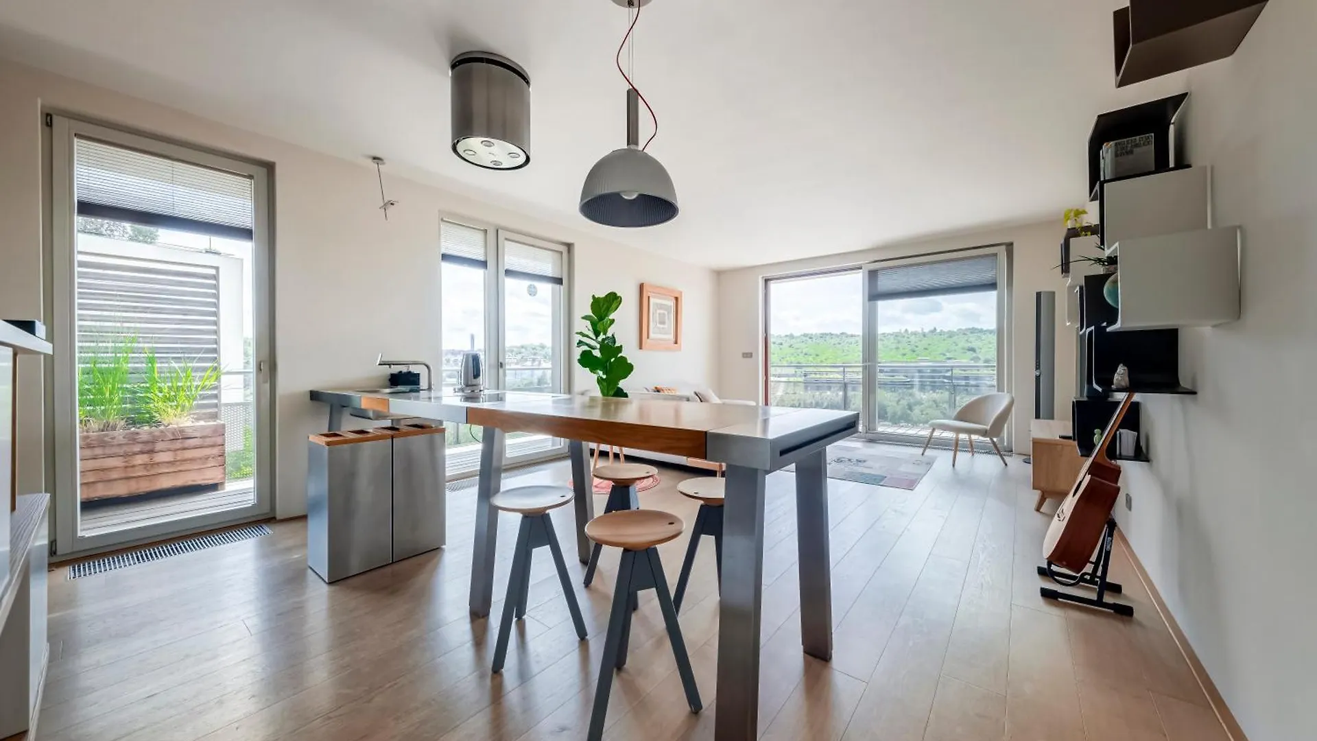 Apartament Moderni Byt S Terasou, 2 Loznice, Parkovani V Cene, Blizko Metra, 15 Min Do Centra Praga