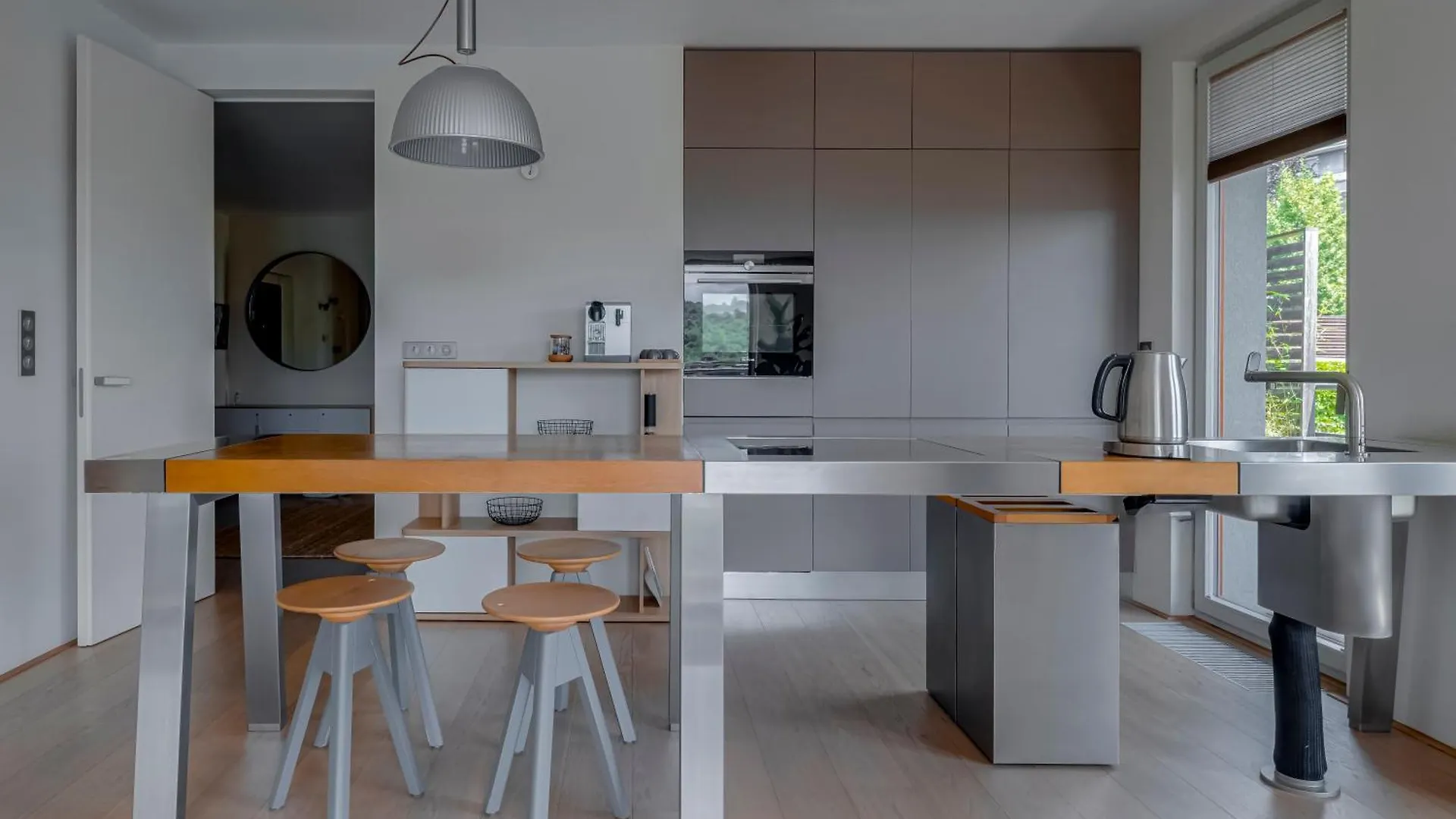 Apartament Moderni Byt S Terasou, 2 Loznice, Parkovani V Cene, Blizko Metra, 15 Min Do Centra Praga